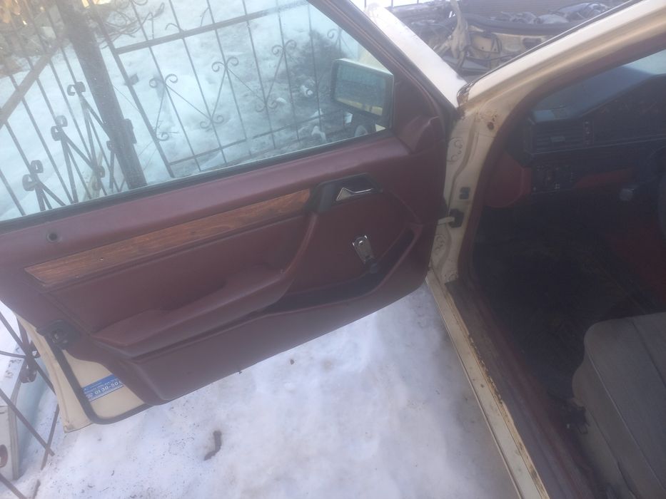 Мерседес 124 дизель.