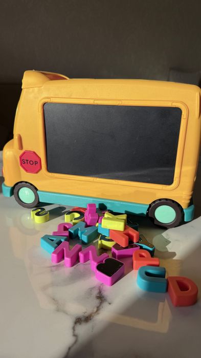 Продаётся развивающий игрушечный автобус с буквами!