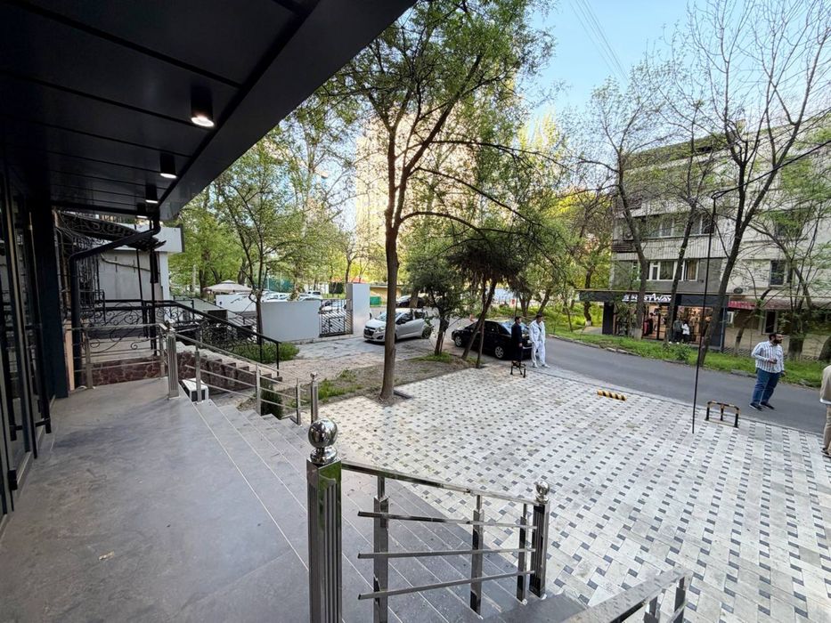 Айбек! Нежилое помещение на продажу!