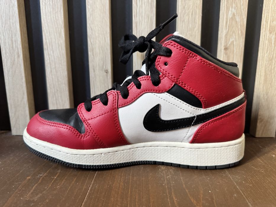 Jordan 1 Mid Chicago Black Toe (GS)
