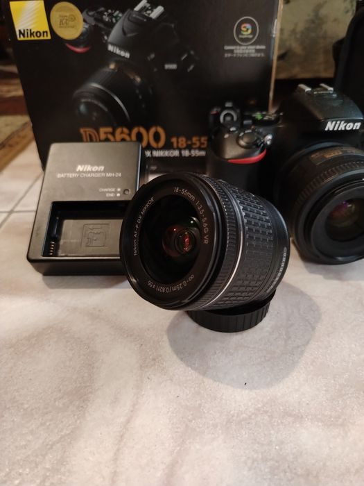 Nikon D5600 + цял комплект