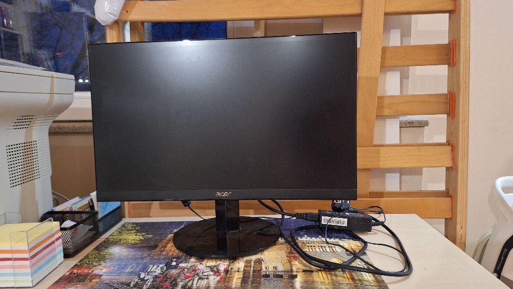 Продавам монитор Acer