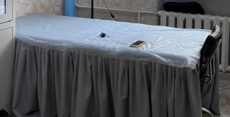 Кушетка для комфортной работы.