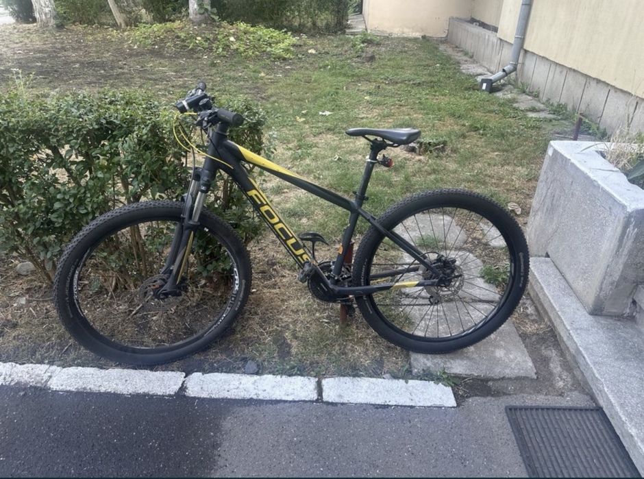 Se vinde bicicleta focus