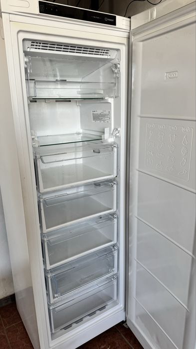 Продам морозильную камеру