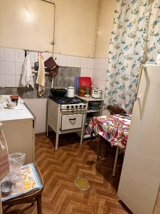 Квартира продаётся Чиланзар 6 квартал 3/2/4 без ремонта орр Райхон каф