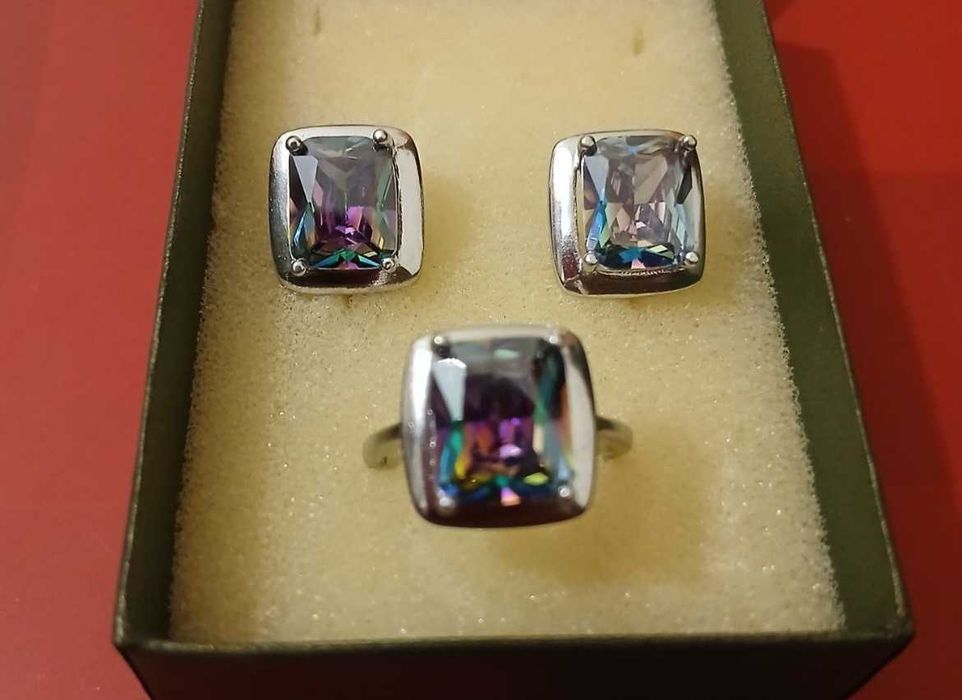 Серебро комплект с натуральными камнями.