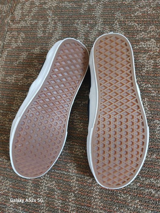 Vans piele perforata 40