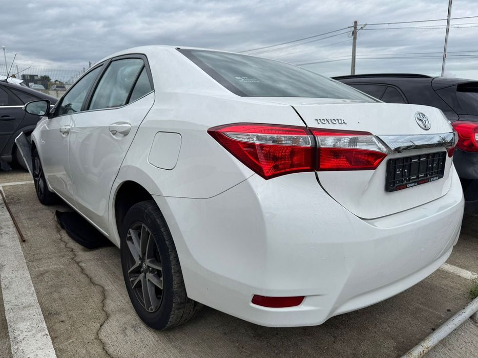Dezmembrez / Dezmembrari / Piese / Accesorii Toyota corolla 2015 1.6 benzina alba stanga