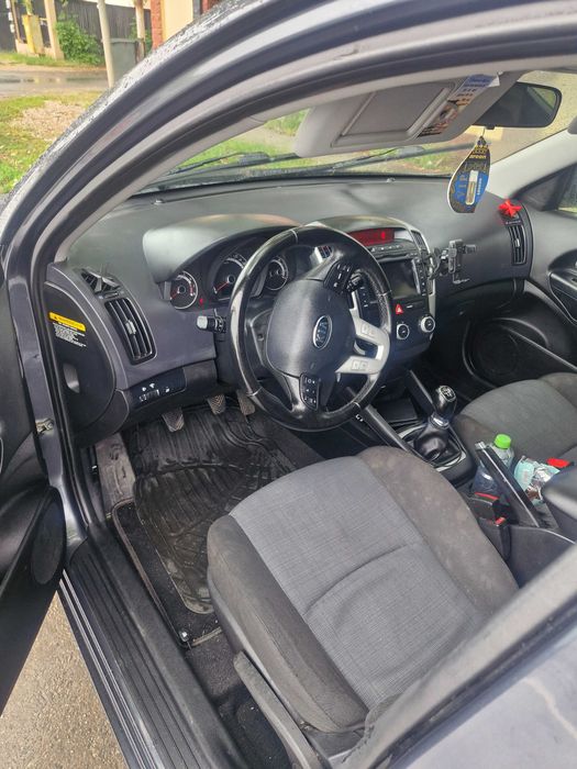 Vând kIA ED F5PC1 -CEE'D