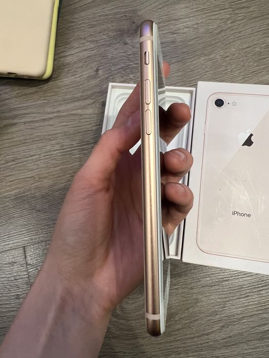 iPhone 8 64GB  Rose Gold