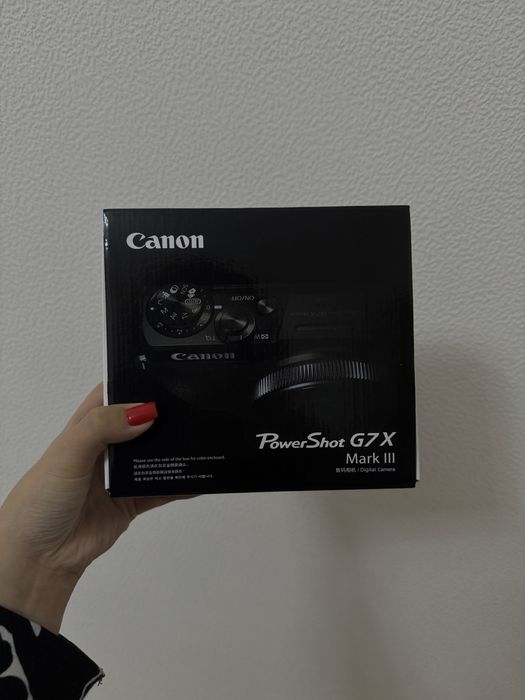 черный фотоаппарат canon G7X mark III