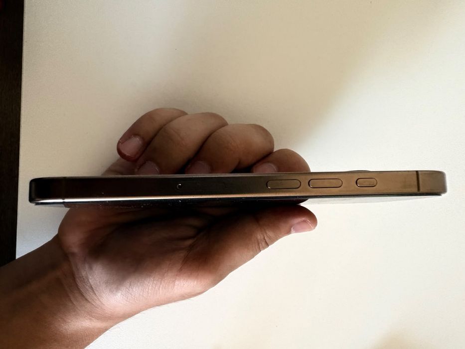 Продаю Iphone 16 pro