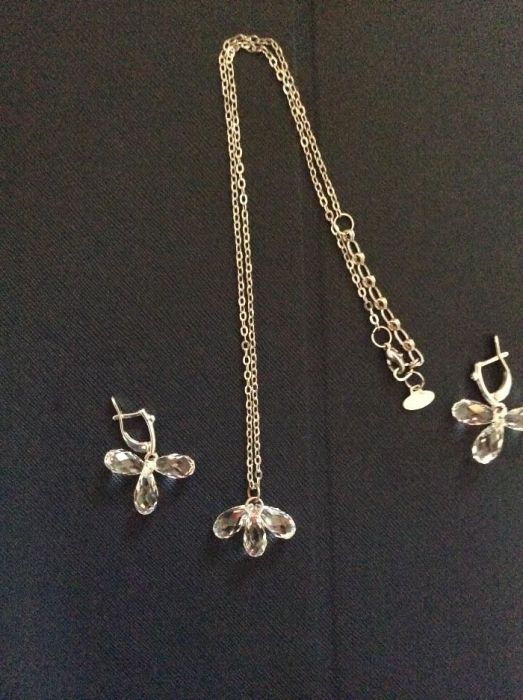 Колие и обици с камъни Сваровски