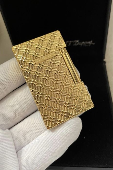 запалка от стомана със златист цвят