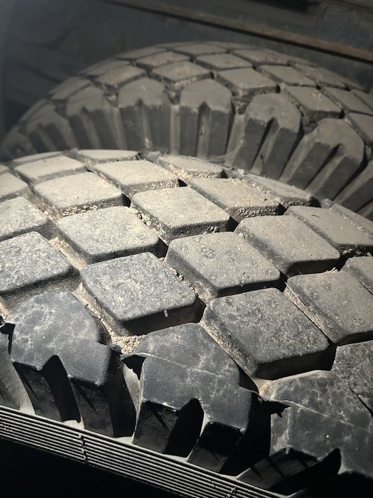 Шины 12.00 R20 почти новые