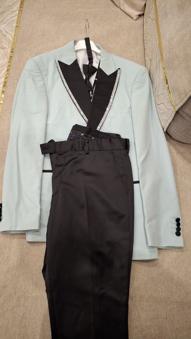 Продавам костюм размер 50