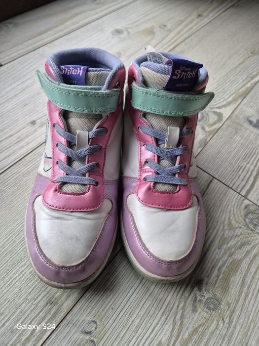 Апрески за момиче и Стич кецове