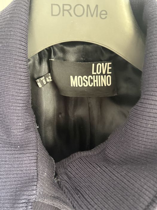 Продам пальто Moschino оригинал