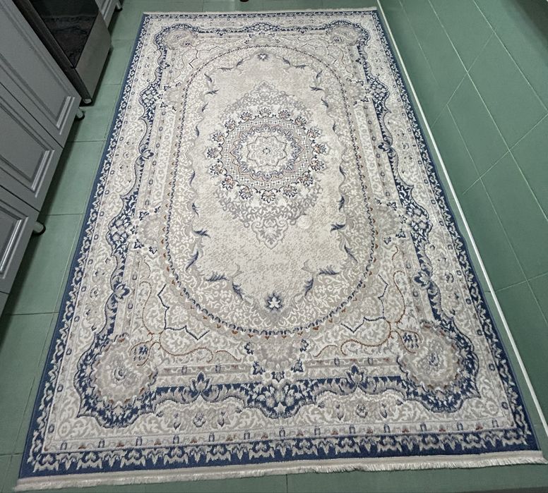 Ковер для дома в хорошем состояйни