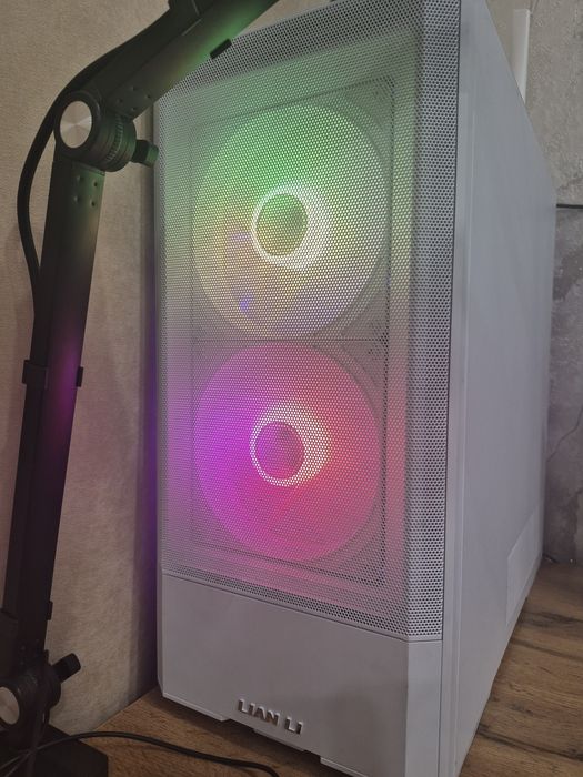 AMD Ryzen 7 9800X3D / RTX 5070 12GB