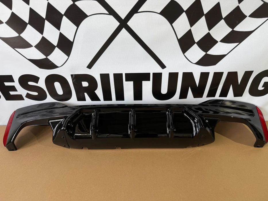 Difuzor bara spate M5 style BMW seria 5 G30(2017-2022) negru lucios