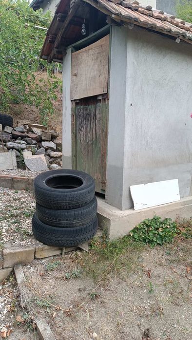 Продавам къща близнак