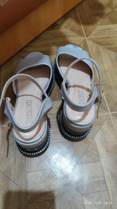 Босоножки Besconti