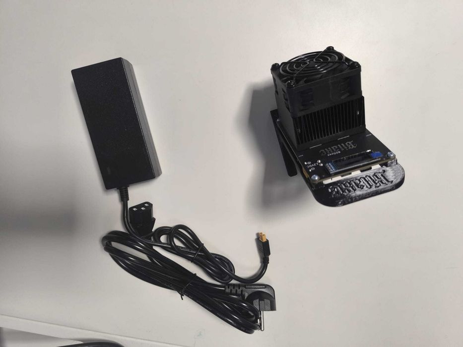 Bitaxe Gamma GT800 – Miner Bitcoin, 2.4 TH/s, doar 35W
