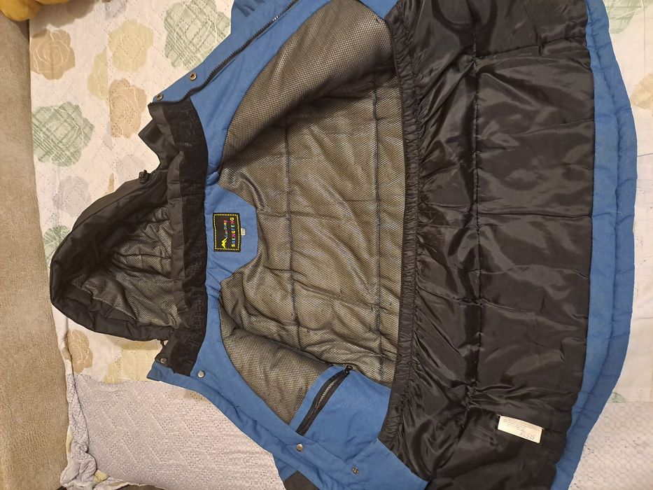 Продам детские куртки