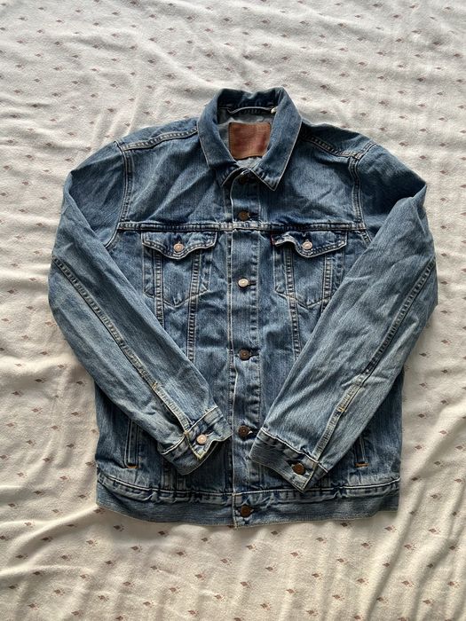 Якета Carhartt, Columbia, Vans, Levi’s