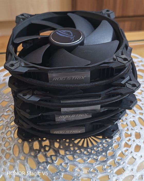 4 Ventilatoare ASUS ROG Strix XF 120 (120mm, Negru) - Stare impecabilă