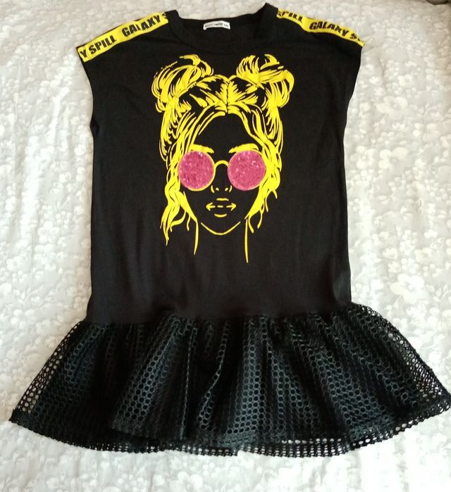 Продаю  модное платье для девочки. Цена смешная. Разм 146