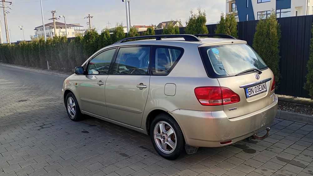 Vând/schimb cu animale ,Toyota avensis verso 7 locuri