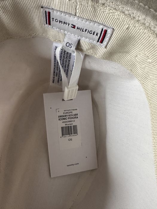 Tommy Hilfiger шапка - чисто нова
