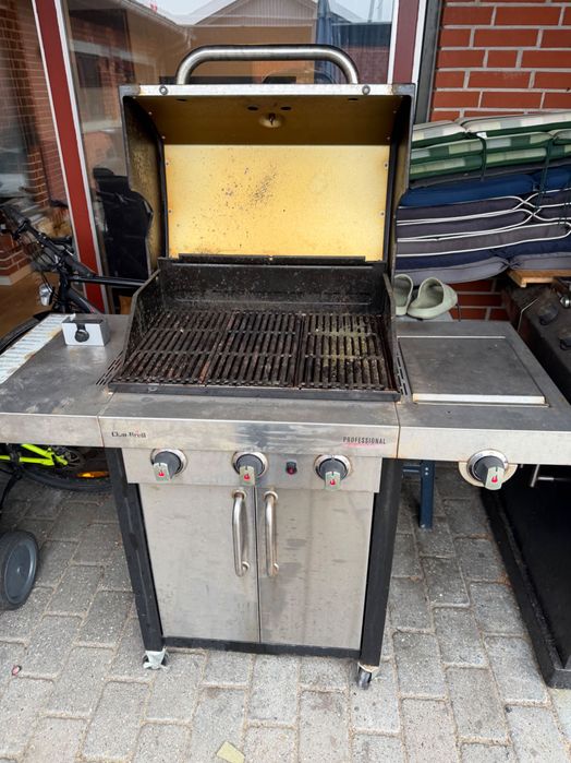 Se vinde grătar pe gaz