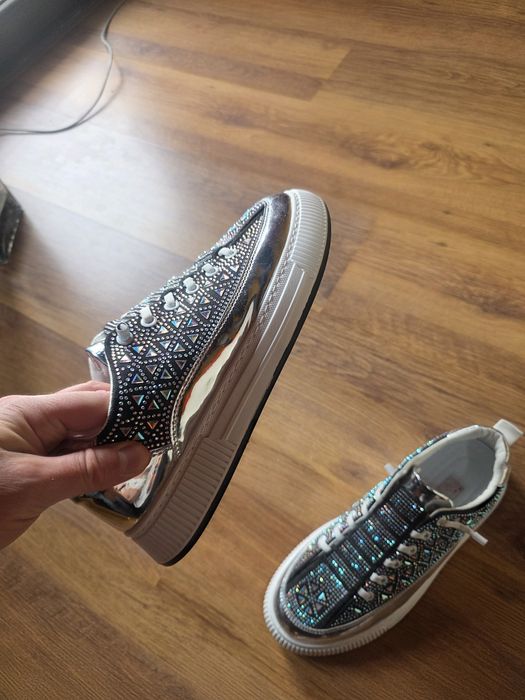 Чисто нови обувки