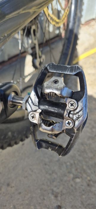 Pedale Shimano Deore XT PD-M8020 un set + o pedala de dreapta in plus