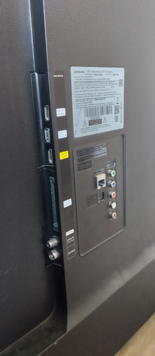 Продам телевизор Самсунг на запчасти