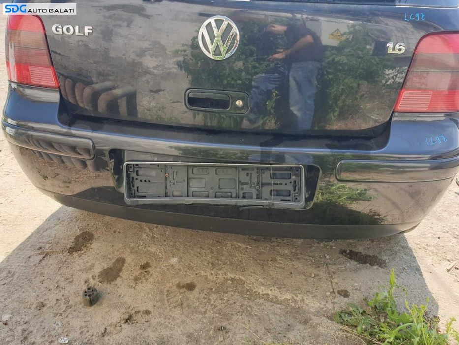 Bara Spoiler Spate Volkswagen Golf 4 Hatchback 1998 - 2006 Culoare LC9Z