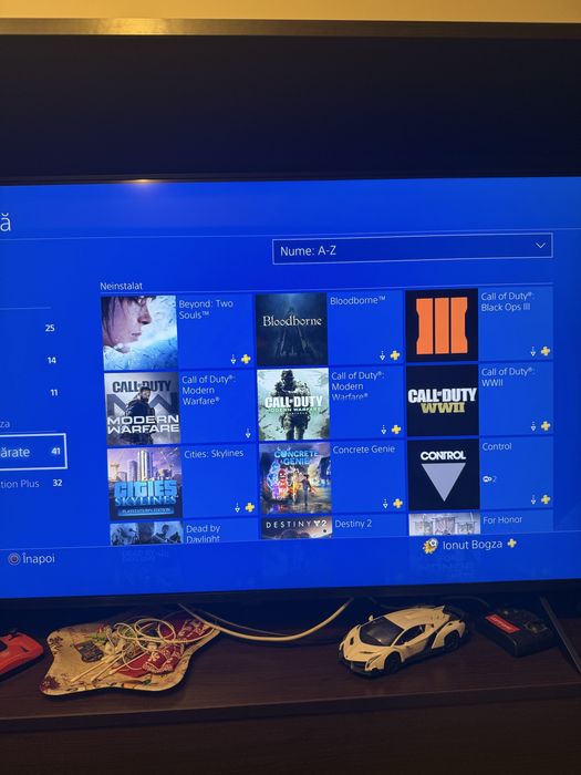 Vand consola ps4 pro + 44 jocuri + 3 controlere