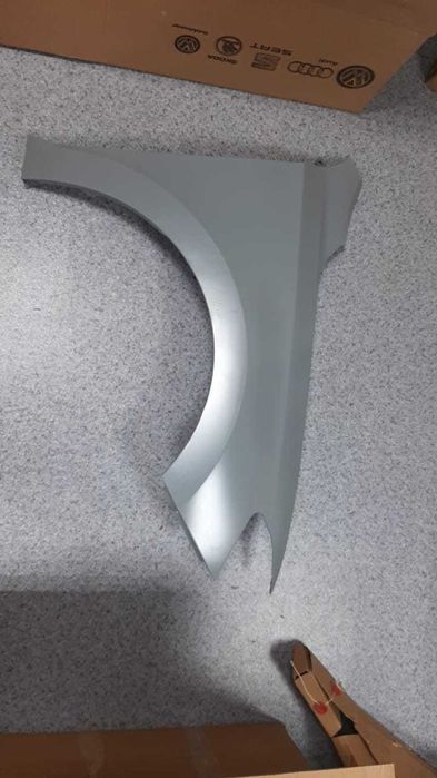 Крыло оригинал правая R VW POLO