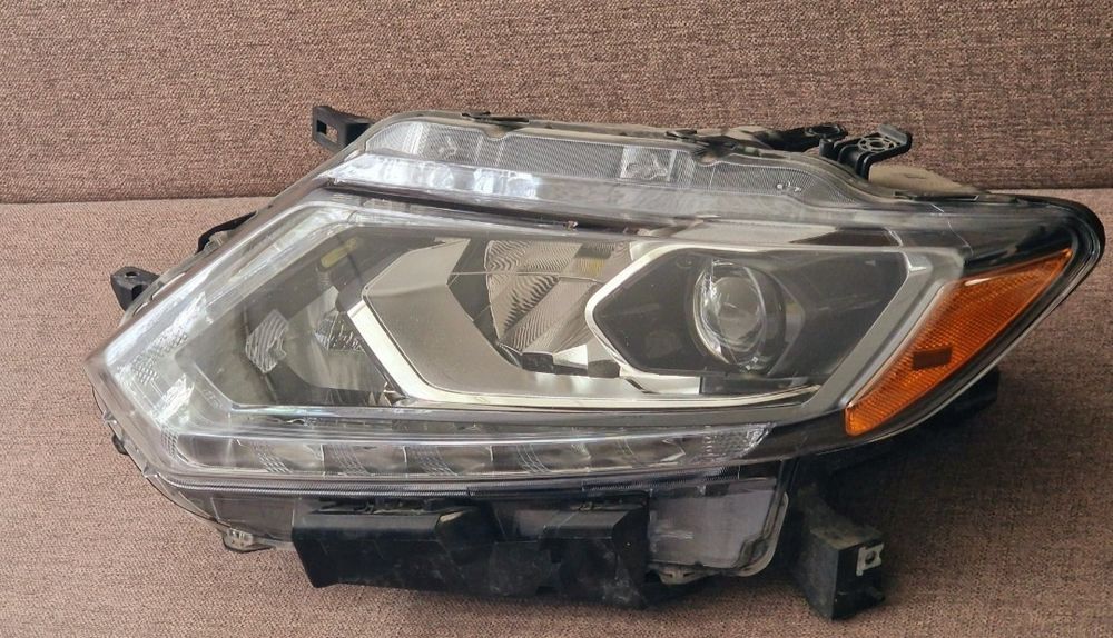 Ляв(шофьорски) фар за Nissan Rogue (X-Trail) T32 SL Нисан Роуг