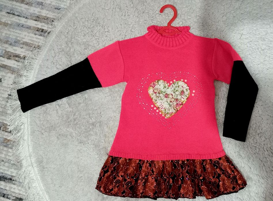 Платье теплое на 3-4 года,шерстяное и велюровое,  сарафан на 5-6 лет