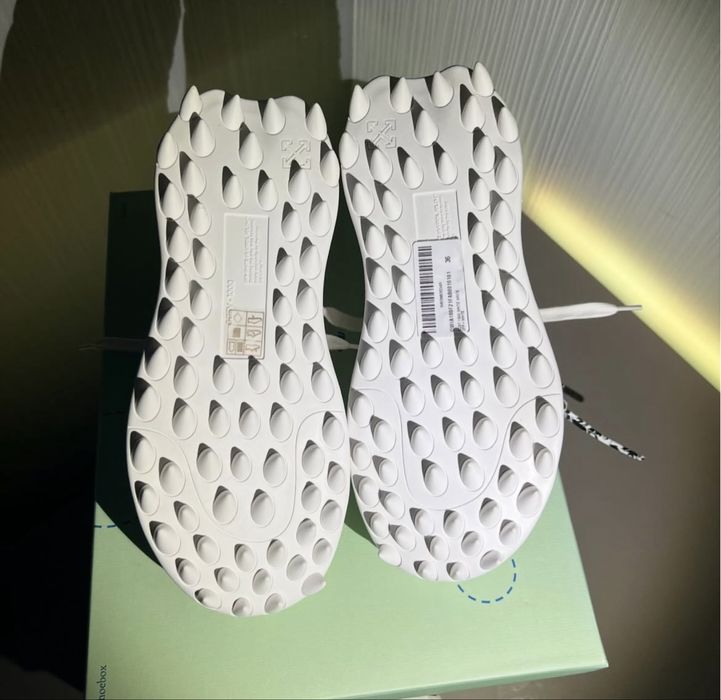 Adidasi off white odsy 1000