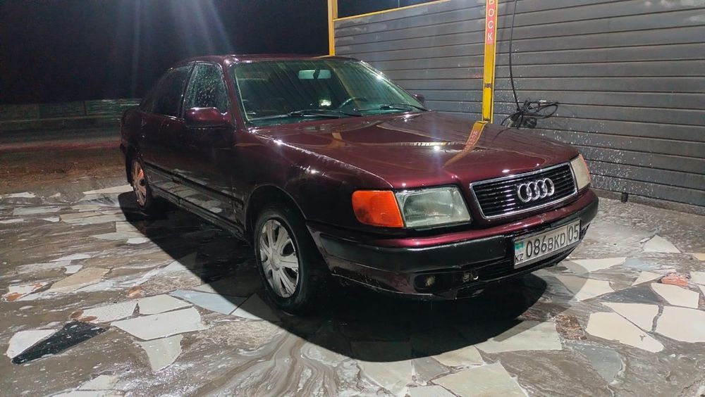 Ауди 100 сатылады