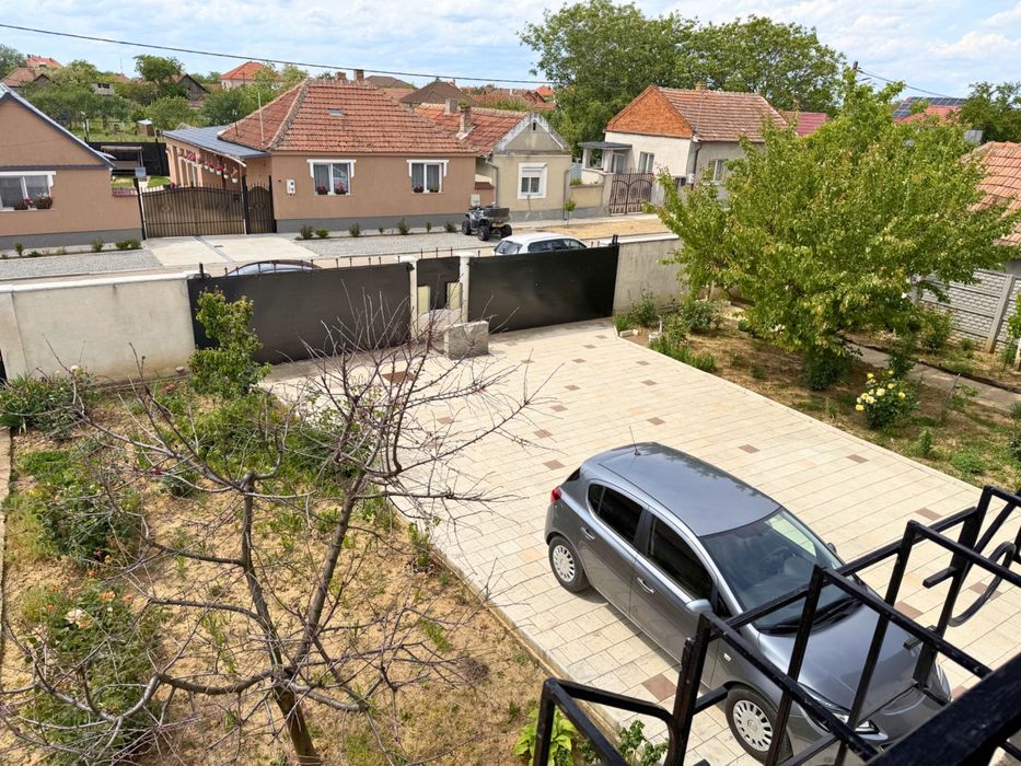 Casă / Duplex - Nojorid -  loc central - teren 1440 mp - View 2