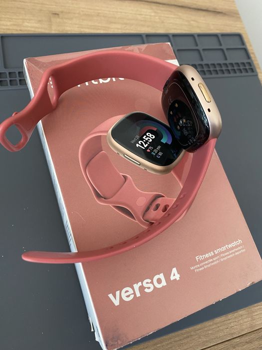 Ceas Fitbit Versa 4