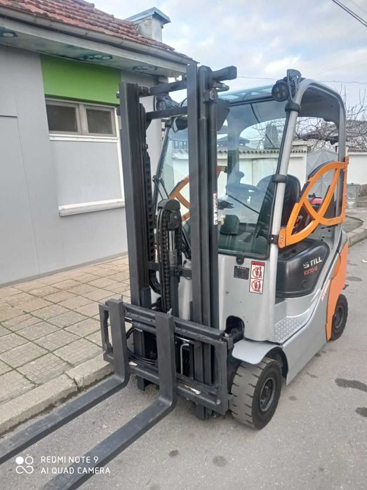 Продавам мотокар Still