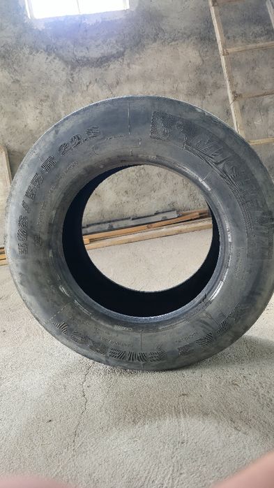 Шина от прицепа   .